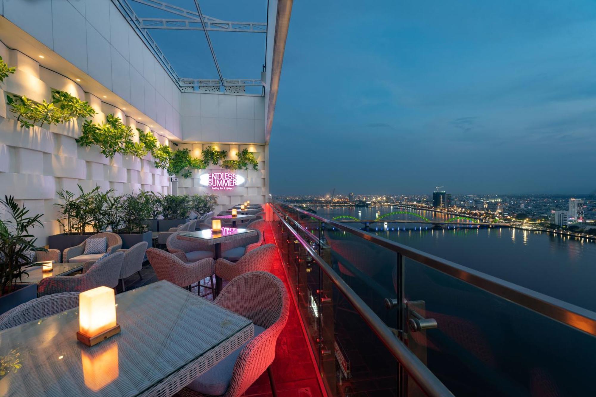 Wink Icon Hotel Danang Riverside - Luxury Suites - 24Hrs Stay & Rooftop Pool Bar ภายนอก รูปภาพ